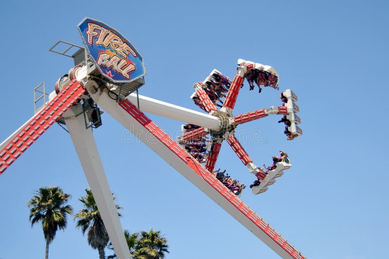 SANTA CRUZ-STRANDpromenade, SANTA CRUZ, CALIFORNIË, de V.S. - 22 Juli, 2015 royalty-vrije stock afbeeldingen SANTA CRUZ-STRANDpromenade, SANTA CRUZ, CALIFORNIË, de V.S. - 22 Juli, 2015 royalty-vrije stock afbeeldingen