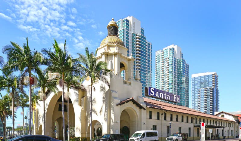 Santa Fe Train Depot, spanische Kolonialwiederbelebungsartstation San Diego, Kalifornien, USA lizenzfreie stockfotos Santa Fe Train Depot, spanische Kolonialwiederbelebungsartstation San Diego, Kalifornien, USA lizenzfreie stockfotos