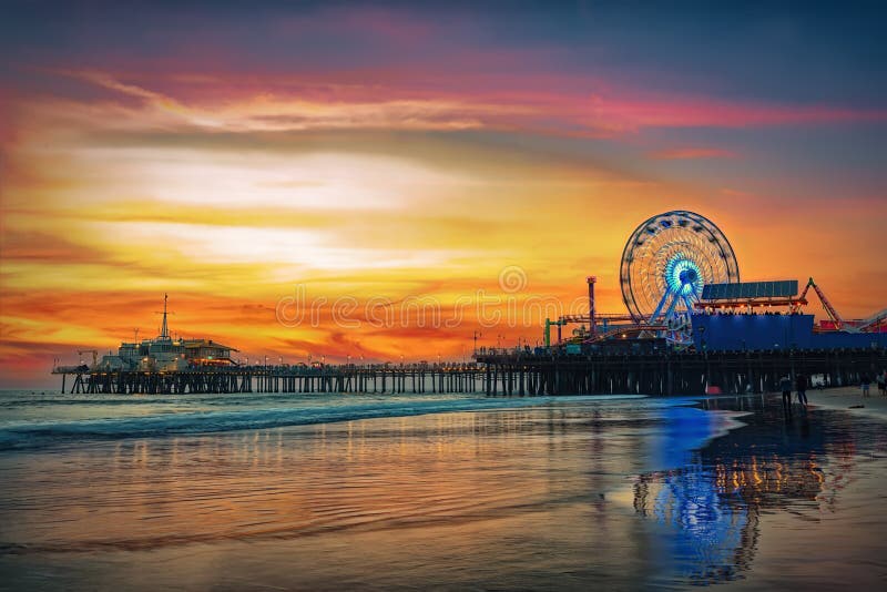 Santa Monica Pier på solnedgången royaltyfri foto Santa Monica Pier på solnedgången royaltyfri foto