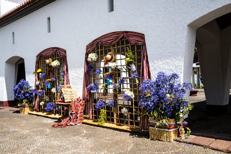 Santana in Madera is een mooi dorp op de het noordenkust wordt gekend door zijn kleine met stro bedekte driehoekige huizen stock foto Santana in Madera is een mooi dorp op de het noordenkust wordt gekend door zijn kleine met stro bedekte driehoekige huizen stock foto