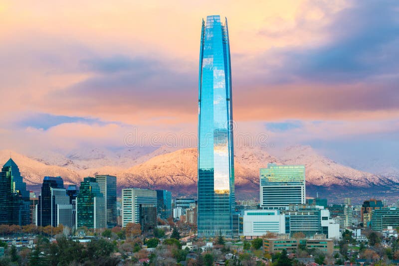 Santiago de Chile z Los Andes górami w plecy obraz royalty free Santiago de Chile z Los Andes górami w plecy obraz royalty free