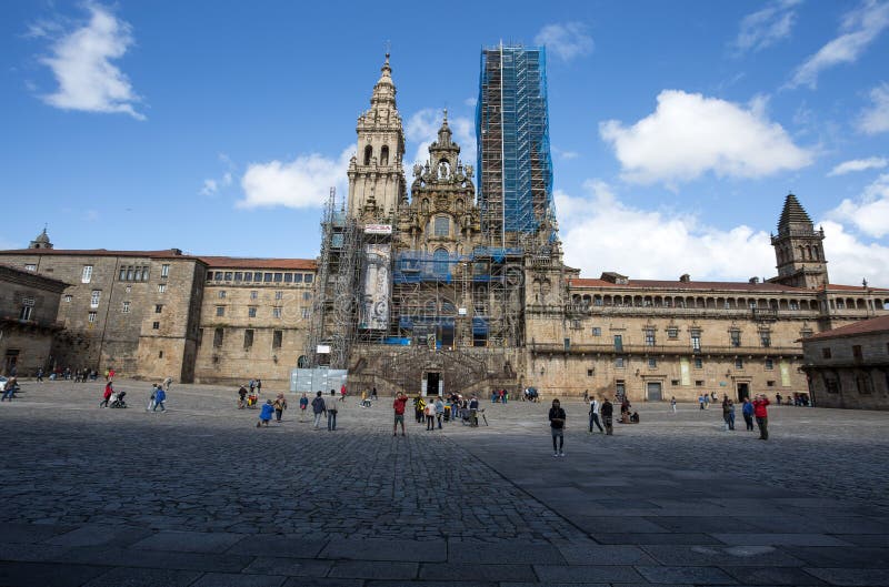Santiago de Compostela Cathedral dans la place d'Obradoiro avec la façade dans la restauration, en Santiago de Compostela, la Gal image libre de droits Santiago de Compostela Cathedral dans la place d'Obradoiro avec la façade dans la restauration, en Santiago de Compostela, la Gal image libre de droits