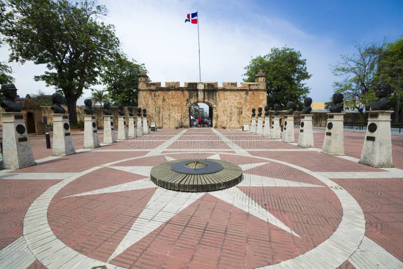 View of Puerta del Conde Count`s Gate taken from Independence Park and Altar of the Homeland which contains remains of founding fathers of the country, Santo Domingo, Dominican Republic