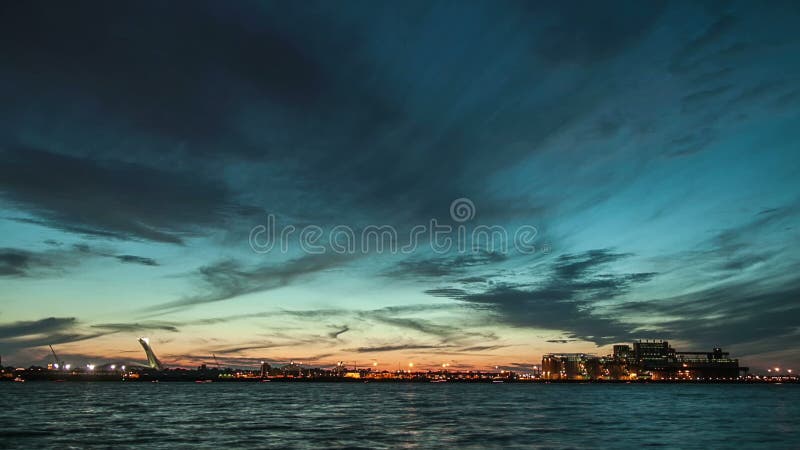 Santo Lawrence River de Montreal y puesta del sol Timelapse de los barcos