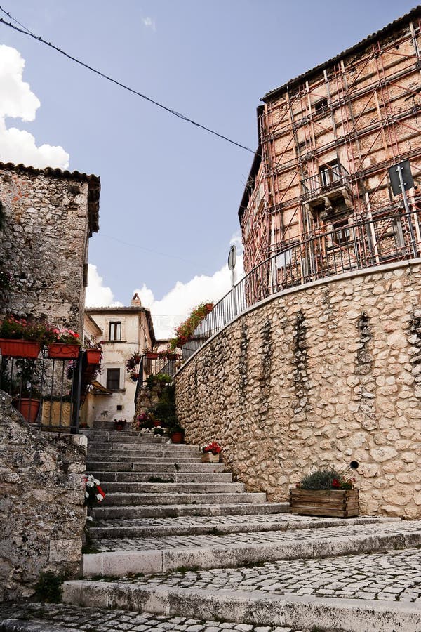Santo Stefano Di Sessanio (Italia) Foto de archivo Imagen de estefano