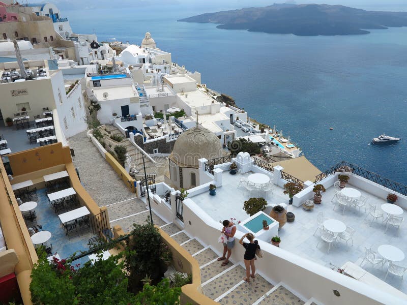 18 06 2015, Santorini, Grèce Beau paysage urbain romantique, restaurants image libre de droits 18 06 2015, Santorini, Grèce Beau paysage urbain romantique, restaurants image libre de droits