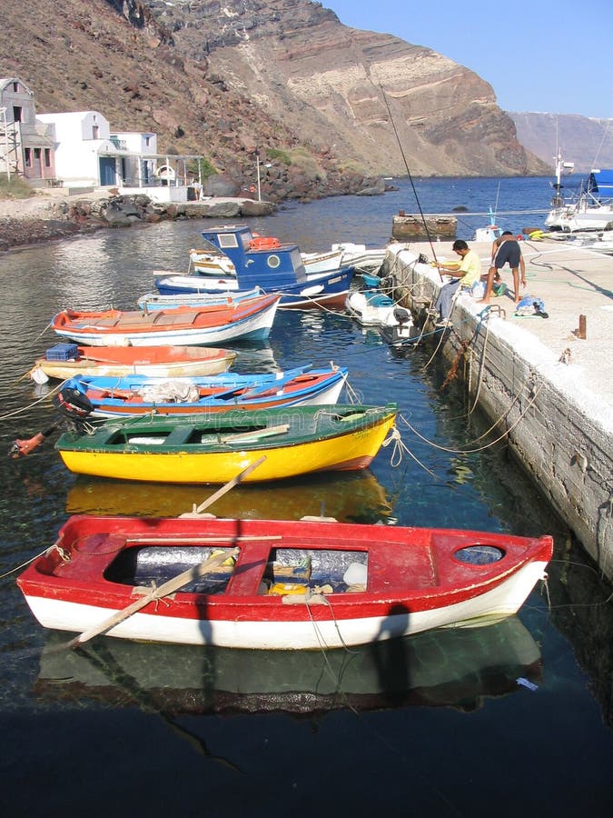 Santorini Греции шлюпок цветастое удя
