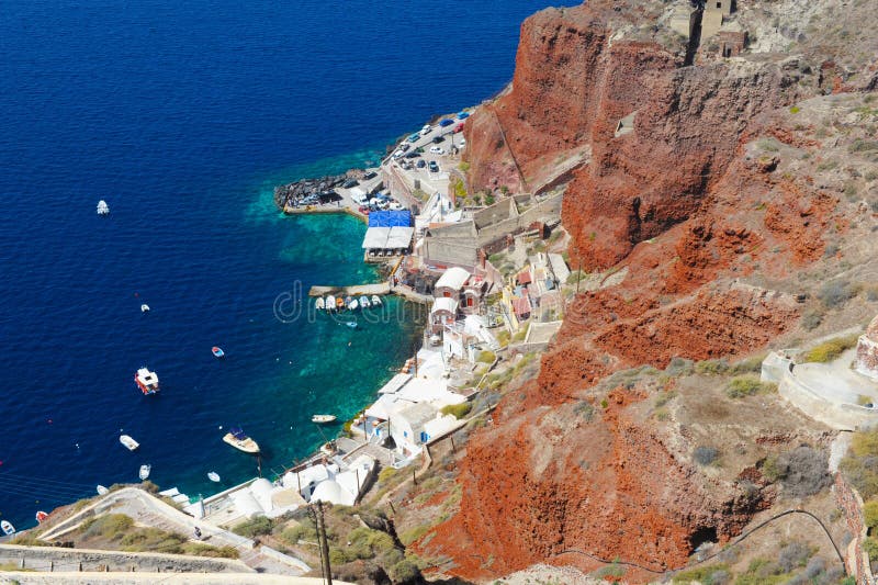 Santorinieiland bij zonsondergang, gezichtspunt van Oia dorp, Santorini, Griekenland stock foto Santorinieiland bij zonsondergang, gezichtspunt van Oia dorp, Santorini, Griekenland stock foto