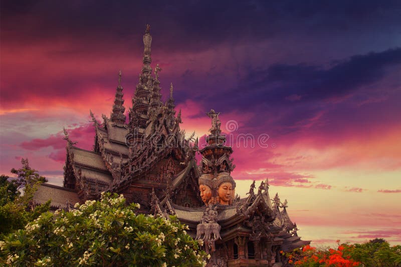 Santuario de la verdad, Tailandia. Puesta del sol