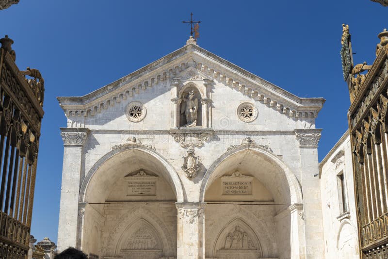 Santuario San Michele Arcangelo Puglia Santuario De San Michele Arcangelo Sitio Unesco Monte Santangelo Puglia