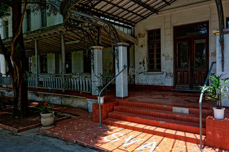 SAO JOSE DOS CAMPOS, SAO PAULO, BRÉSIL - 27 DÉCEMBRE 2018 : Bâtiment principal de parc de Vicentina Aranha, ancien sanatorium photos libres de droits SAO JOSE DOS CAMPOS, SAO PAULO, BRÉSIL - 27 DÉCEMBRE 2018 : Bâtiment principal de parc de Vicentina Aranha, ancien sanatorium photos libres de droits