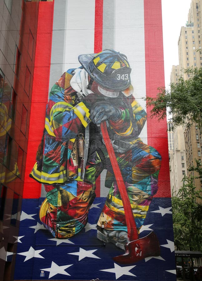 Sapadores-bombeiros caídos do tributo durante o 11 de setembro de 2001 no Midtown Manhattan