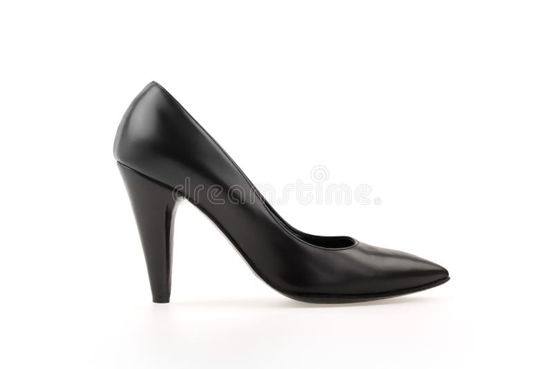 Sapata das mulheres do couro do preto da bomba do salto elevado no branco imagens de stock royalty free Sapata das mulheres do couro do preto da bomba do salto elevado no branco imagens de stock royalty free