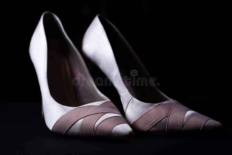 Sapatas cor-de-rosa fêmeas à moda foto de stock royalty free