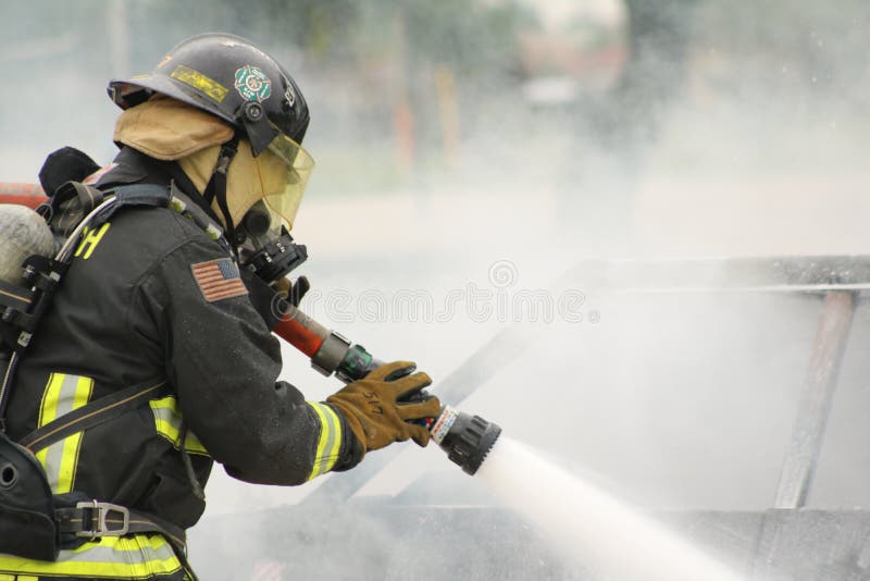 Sapeur-pompier dans l'action images libres de droits Sapeur-pompier dans l'action images libres de droits