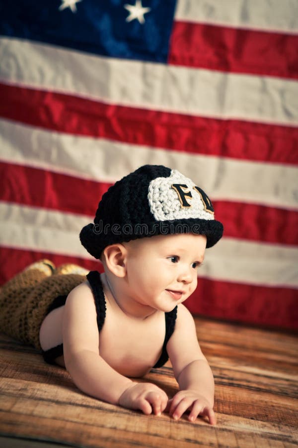 Sapeur Pompier De Bebe Image Stock Image Du Rouge Adorable