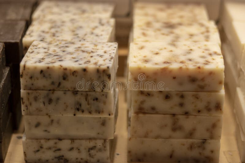 Sapone di erbe tradizionale Ci sono varietà vegetali nel colore bianco Era parte anteriore contenuta del deposito fotografia stock libera da diritti Sapone di erbe tradizionale Ci sono varietà vegetali nel colore bianco Era parte anteriore contenuta del deposito fotografia stock libera da diritti
