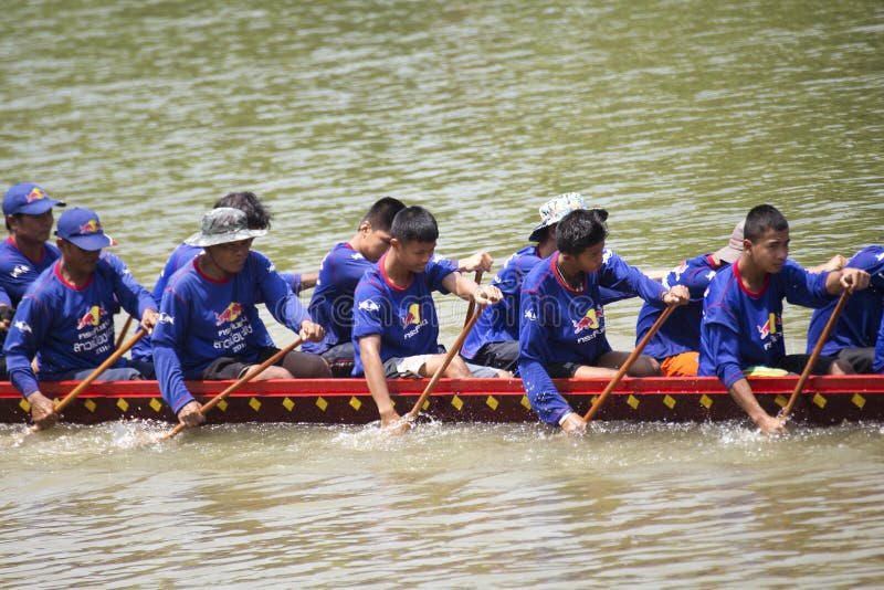 SARABURI,泰国- 9月29 :在traditi的未认出的乘员组 免版税库存照片 SARABURI,泰国- 9月29 :在traditi的未认出的乘员组 免版税库存照片