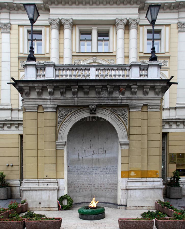 Sarajevo, Bosnie-Herzégovine - mettez le feu pour toujours au monument. photographie stock Sarajevo, Bosnie-Herzégovine - mettez le feu pour toujours au monument. photographie stock