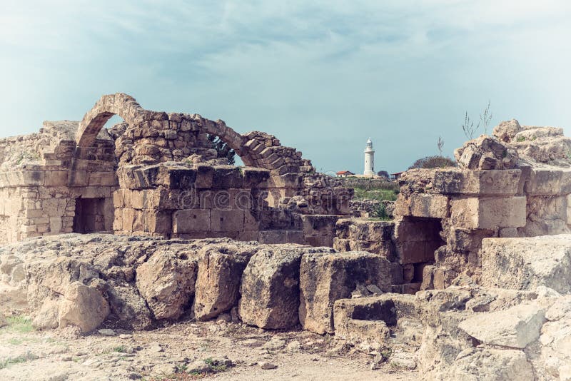Saranta Kolones, fortezza medievale rovinata nel parco archeologico di Pafo, Cipro fotografie stock Saranta Kolones, fortezza medievale rovinata nel parco archeologico di Pafo, Cipro fotografie stock