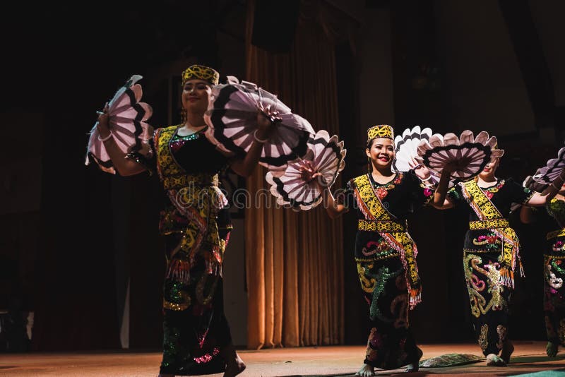 The Sarawakian Traditional Dance By Orang Ulu Editorial ...