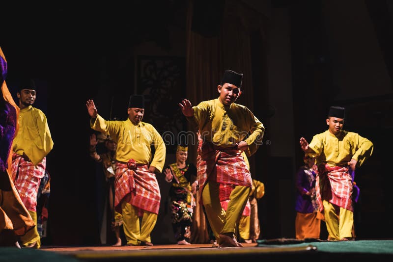 A Sarawakian Traditional dance by Sarawakian Malay people