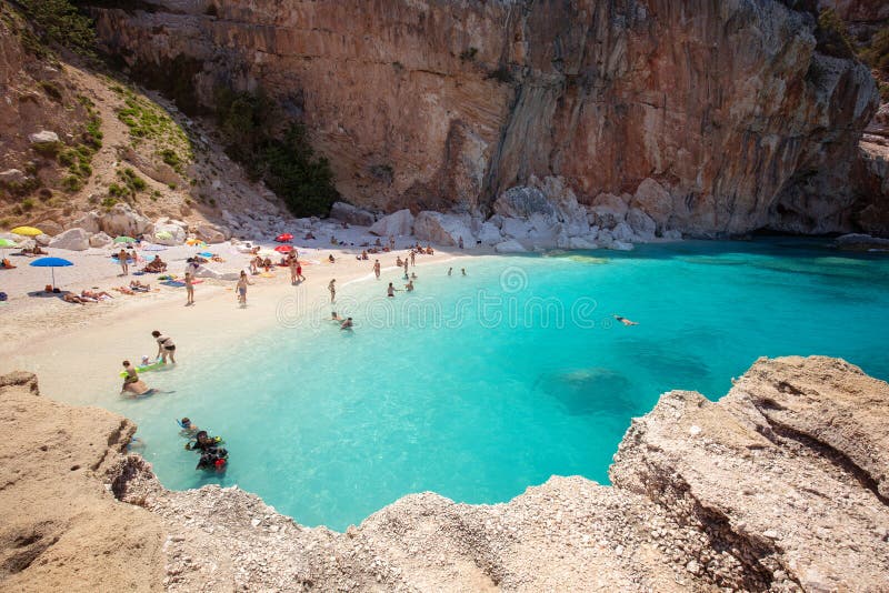 SARDEGNA, ITALY - 24 June 2016: People on the beatiful beach Cala Mariolu bay, BAUNEI, SARDEGNA stock photography SARDEGNA, ITALY - 24 June 2016: People on the beatiful beach Cala Mariolu bay, BAUNEI, SARDEGNA stock photography