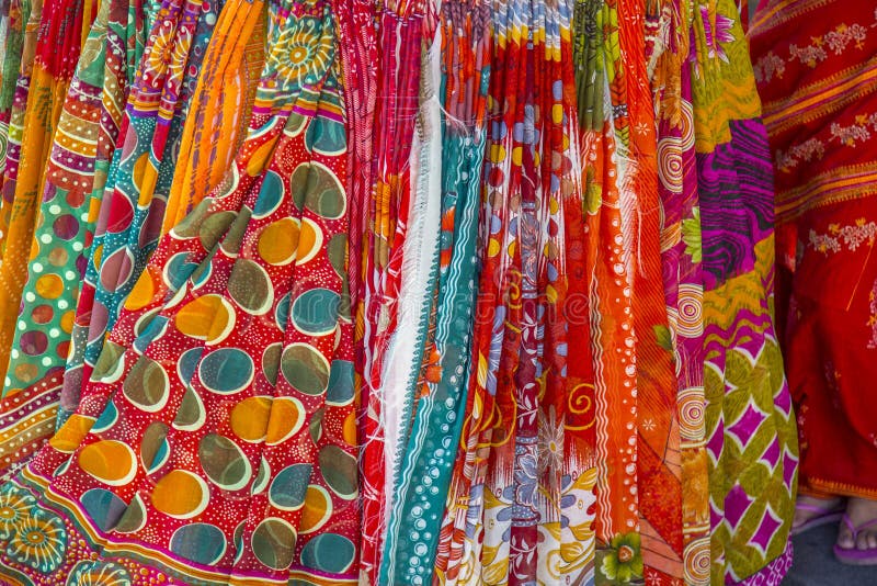 Saris de suspensão imagem de stock royalty free Saris de suspensão imagem de stock royalty free