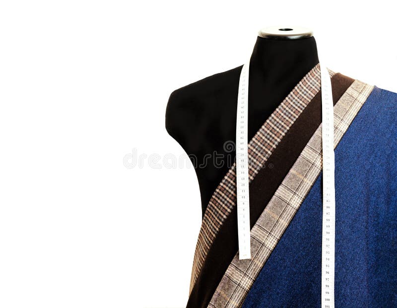 Sarto blu di cucito dell'atelier di progettazione di scelta della gabbia dell'uomo della lana del tessuto del filo laico-figura d fotografie stock libere da diritti Sarto blu di cucito dell'atelier di progettazione di scelta della gabbia dell'uomo della lana del tessuto del filo laico-figura d fotografie stock libere da diritti