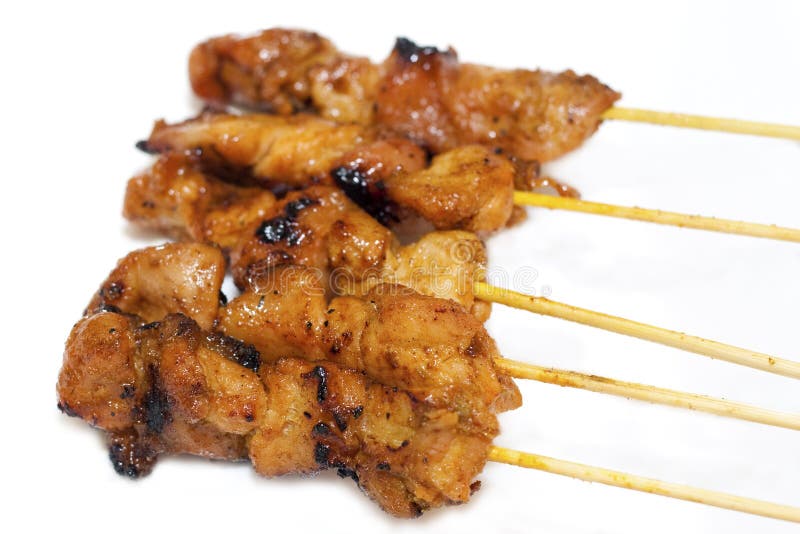 Satay азиатской кухни цыпленка вкусное изолированное стоковые изображения rf