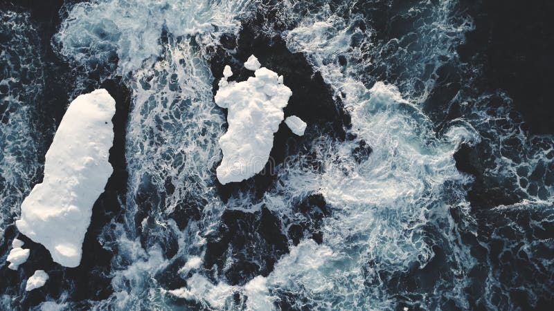 Satellietbeeld van de het waterbranding van majestueus Antarctica het oceaan