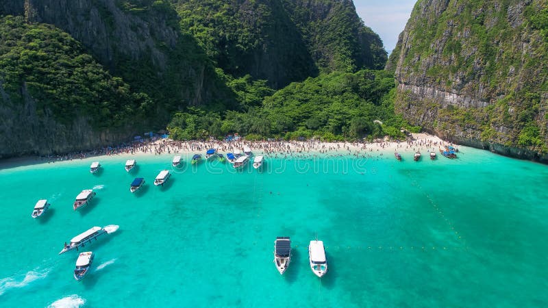 Satellietbeeld van Maya baai, Phi-Phi Islands, Krabi, Thailand royalty-vrije stock foto Satellietbeeld van Maya baai, Phi-Phi Islands, Krabi, Thailand royalty-vrije stock foto