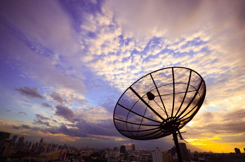 Satellitenantenne stockbild Satellitenantenne stockbild