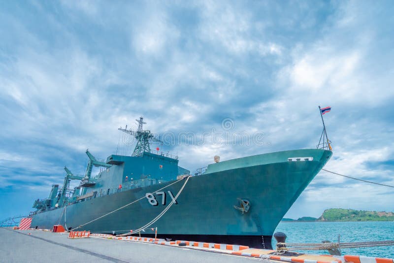 SATTAHIP, THAILAND - 1. MAI 2019: Flugzeugtr?ger HTMS Chakri Naruebet an Juksamet-Hafen am 9. Februar in Sattahip Der Hafen ist e lizenzfreie stockfotografie SATTAHIP, THAILAND - 1. MAI 2019: Flugzeugtr?ger HTMS Chakri Naruebet an Juksamet-Hafen am 9. Februar in Sattahip Der Hafen ist e lizenzfreie stockfotografie