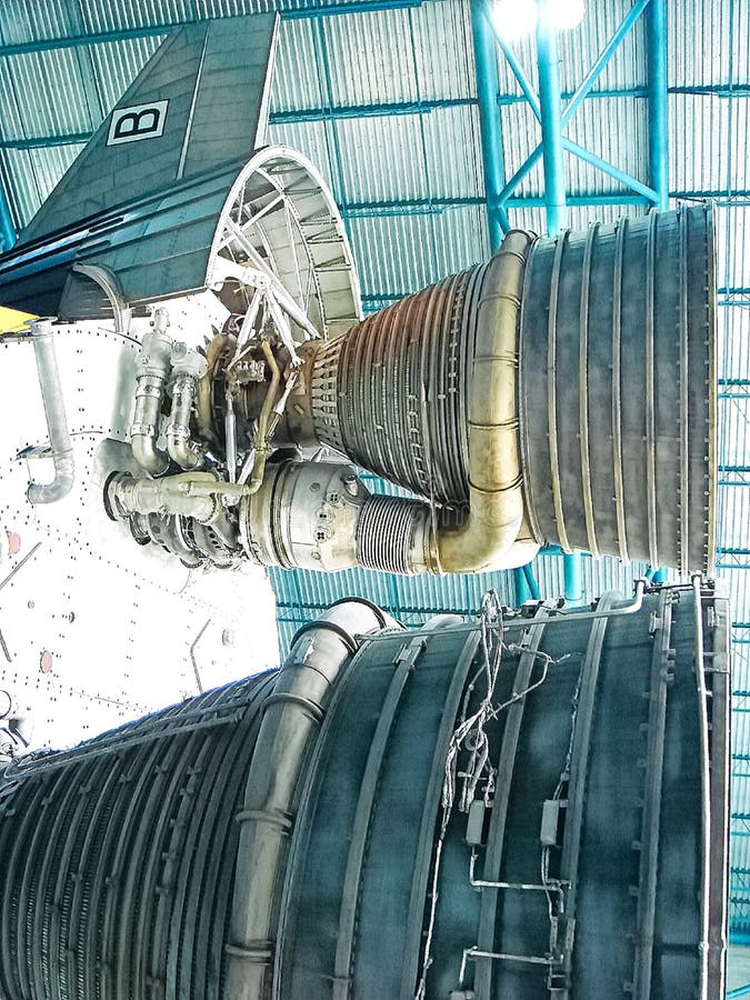 Saturn V Rocket Engines in Apollo Saturn V Centrum wordt getoond dat royalty-vrije stock fotografie Saturn V Rocket Engines in Apollo Saturn V Centrum wordt getoond dat royalty-vrije stock fotografie
