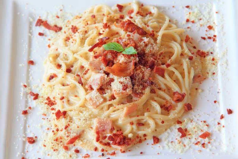 Sauce blanche à spaghetti image stock. Image du déjeuner 59525257