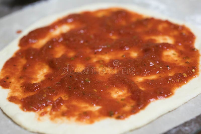 Sauce faite maison à pizza photo libre de droits Sauce faite maison à pizza photo libre de droits