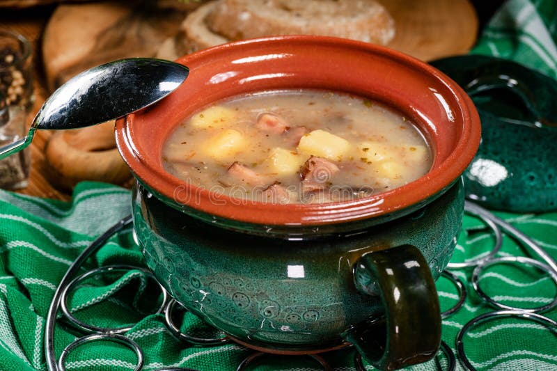 Sauerküche in Schüssel lizenzfreies stockbild