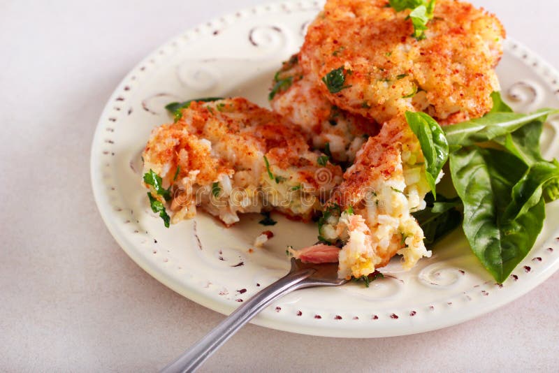 Saumon et beignets de riz, gâteaux de poisson photo stock Saumon et beignets de riz, gâteaux de poisson photo stock