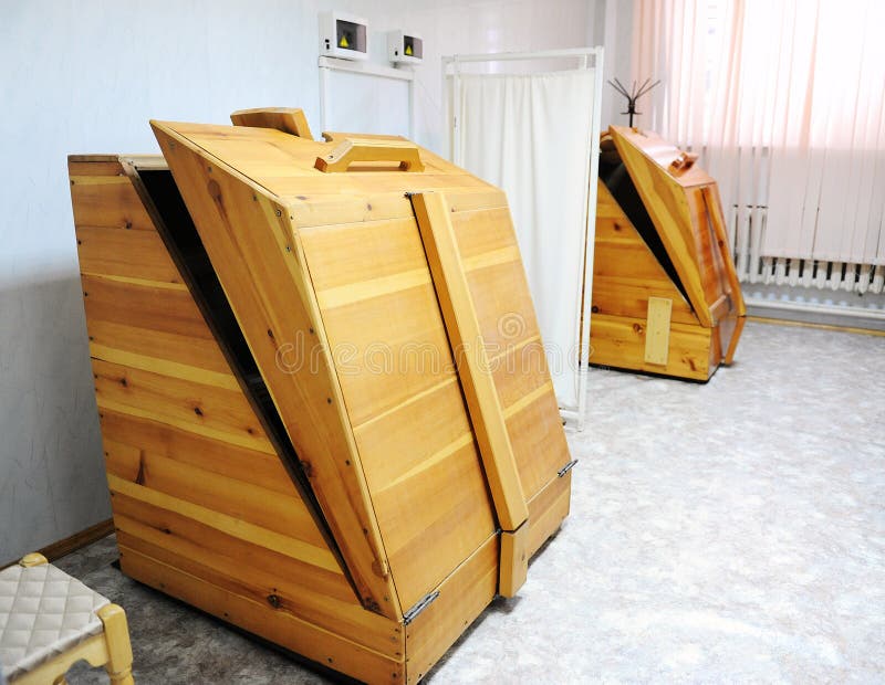 Sauna del barilotto del cedro immagini stock Sauna del barilotto del cedro immagini stock