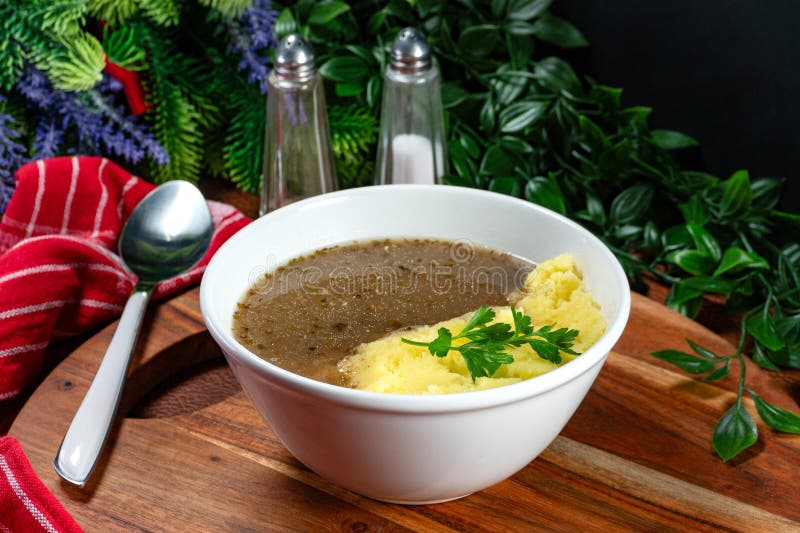 Saure Suppe mit Pilz lizenzfreies stockbild