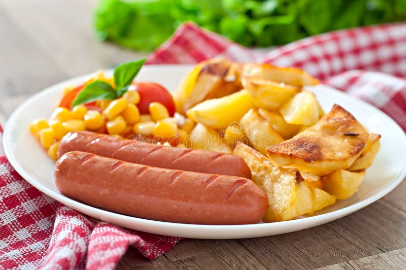 Sausage with fried potatoes and vegetables