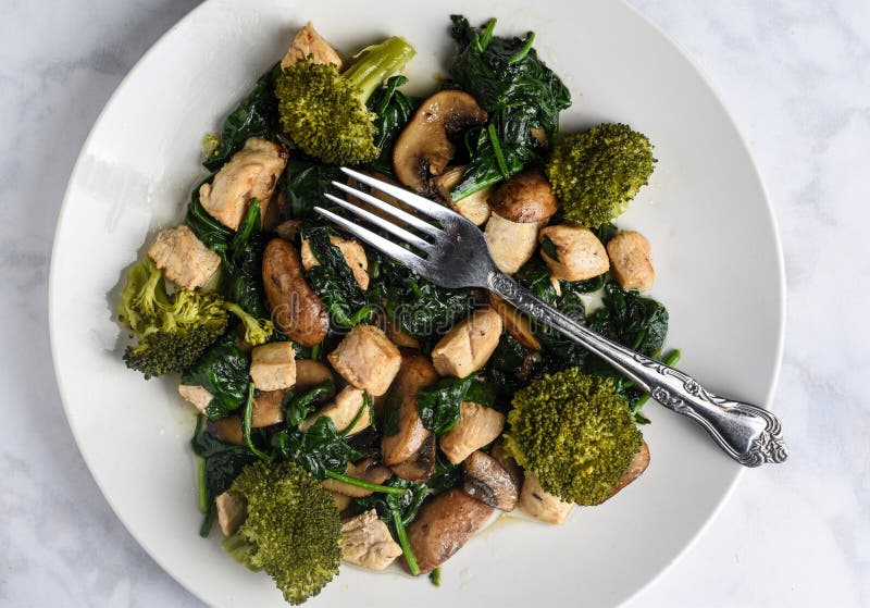Sauteed Spinach , Mushrooms and Chicken with Broccoli Stock Photo
