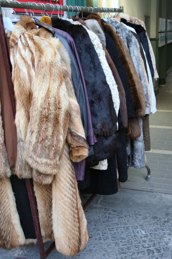 Sauvez-vous le marché - manteaux de fourrure photos stock Sauvez-vous le marché - manteaux de fourrure photos stock