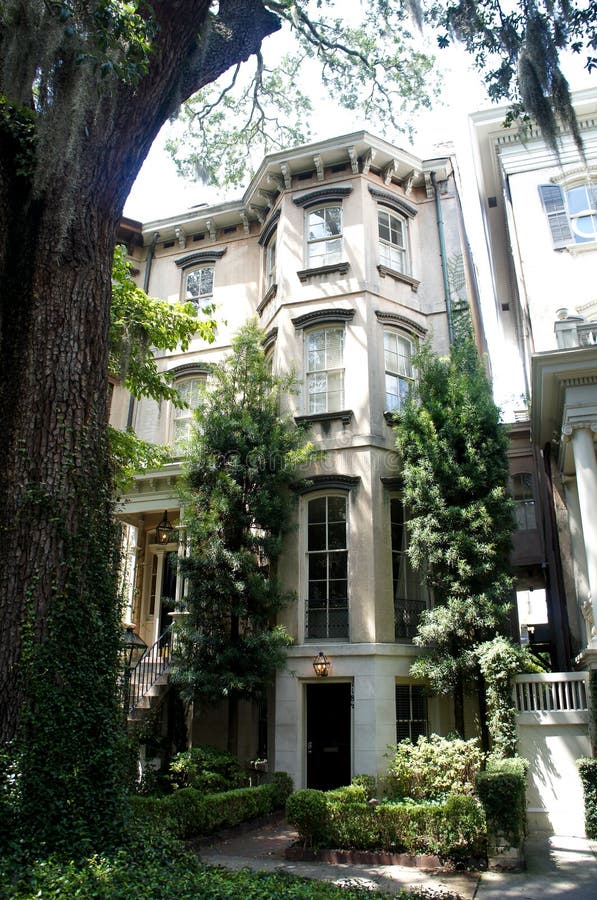 Savannah, Georgia, USA historic district house and oak trees. royalty free stock photos Savannah, Georgia, USA historic district house and oak trees. royalty free stock photos