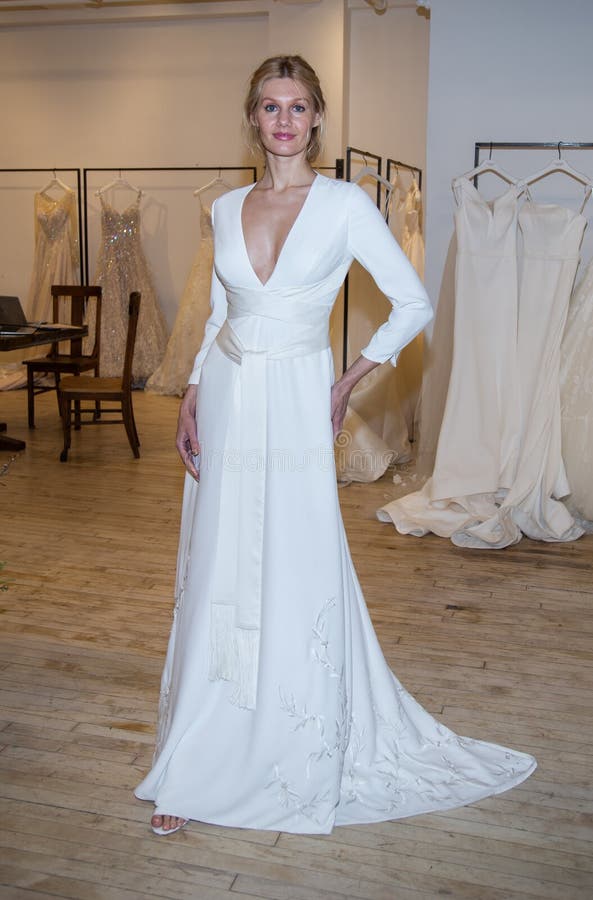 Savannah Miller Bridal Presentation als Teil der New- Yorkbrautwoche stockbild Savannah Miller Bridal Presentation als Teil der New- Yorkbrautwoche stockbild