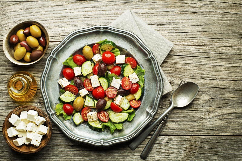 Sałatka z feta, pomidorem i warzywami, zdjęcie stock Sałatka z feta, pomidorem i warzywami, zdjęcie stock