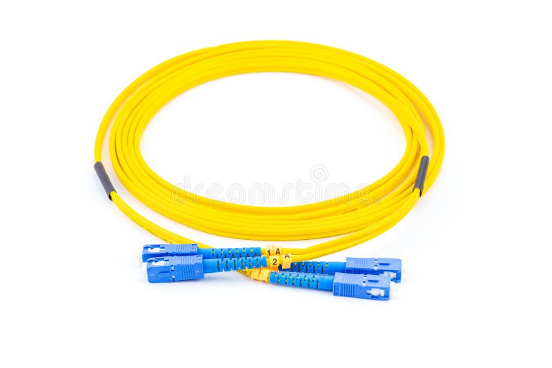 Sc de corde de correction de mode unitaire d'optique des fibres au connecteur de Sc, d'isolement sur le fond blanc photos libres de droits Sc de corde de correction de mode unitaire d'optique des fibres au connecteur de Sc, d'isolement sur le fond blanc photos libres de droits