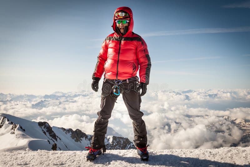Scalatore sulla sommità di Mont Blanc fotografia stock libera da diritti Scalatore sulla sommità di Mont Blanc fotografia stock libera da diritti