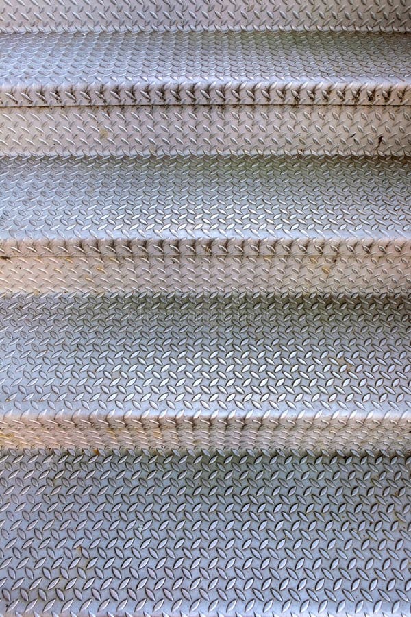 Scale del metallo di Checkerplate; modello del fondo fotografia stock libera da diritti Scale del metallo di Checkerplate; modello del fondo fotografia stock libera da diritti